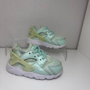 Nike Hurache Igloo Green size 5C Atheletic Casual Sneakers Streetwear